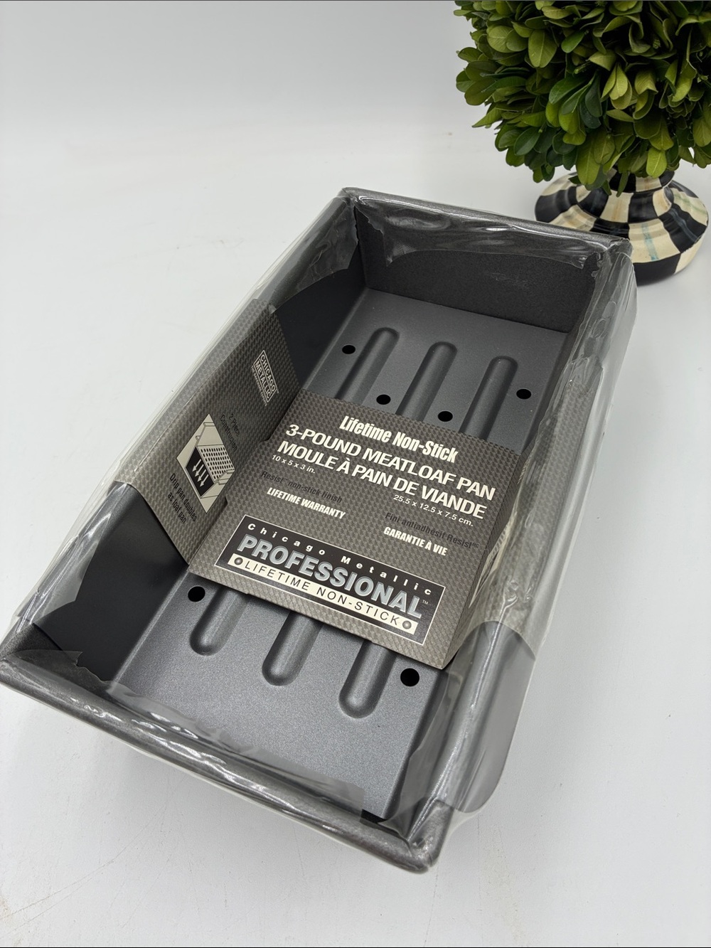 Chicago Metallic Non-Stick 3-Pound Meatloaf Pan